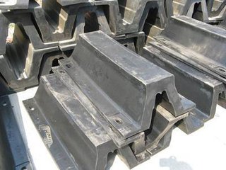橡胶护舷